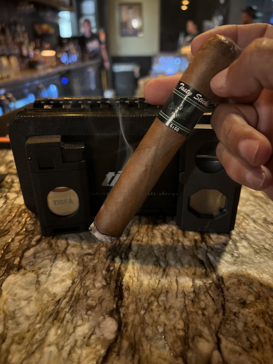 After dinner mint with a Chocolate Mint by Tasty Sticks Cigars. @xifeicigartools #TastySticksCigars #TastySticksChocolateMint #XifeiCigarTools #CigarLifestyle #CigarCulture #CigarSociety #CigarOfTheDay #SmokeClassy #BOTL #SOTL #CigarEnvy #PSSITA #CigarsWithClass #CigarNation