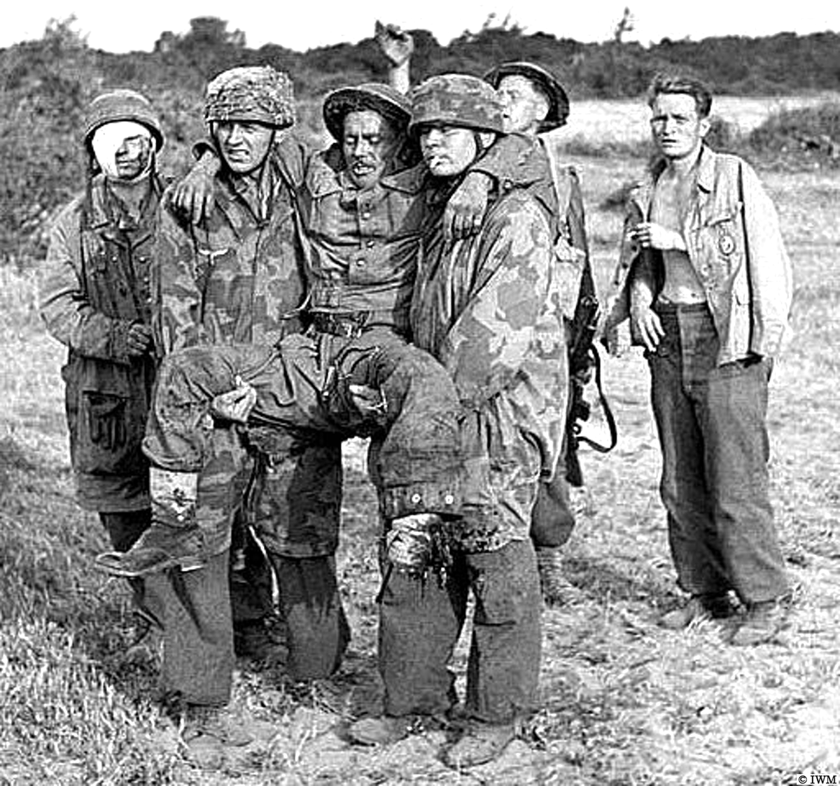#OTD in 1944, Anzio area, Italy. Two captured German Fallschirmjäger carrying a wounded British soldier. #WW2 #HISTORY