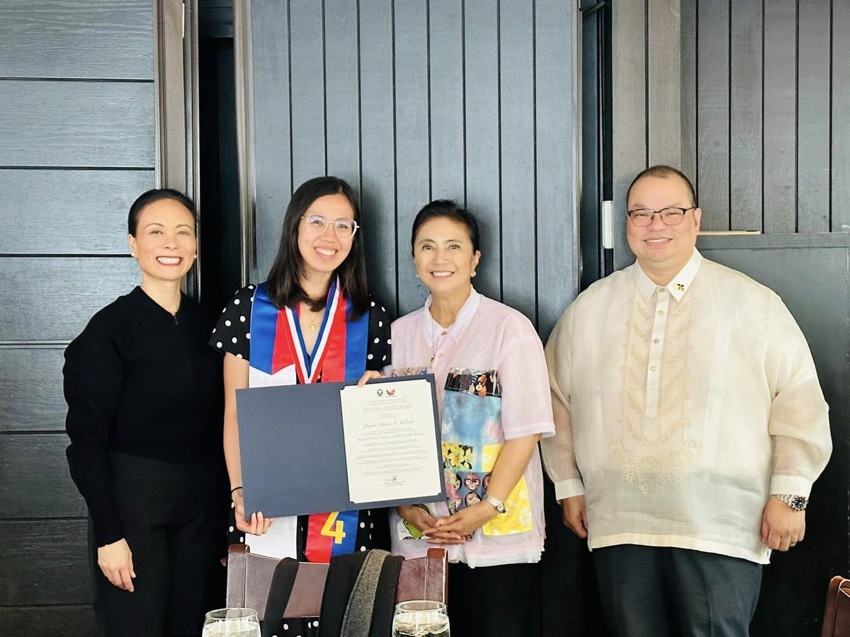 CONGRATS, DOC TRICIA 🎓

LOOK: Dr. Tricia Robredo, second daughter of former Vice President Leni Robredo, has finished her master’s program at the Harvard Medical School Master of Medical Science in Global Health Delivery.

She successfully defended her thesis on “Understanding