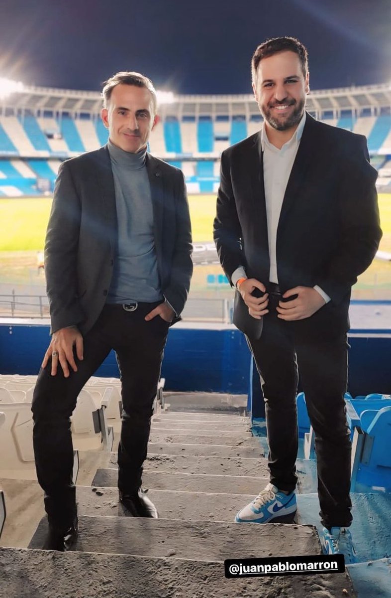 Miren las zapatillas que clavo <a href="/JuanPabloMarron/">Juan Pablo Marrón ️️️️</a> para ver a Racing…

No lo puede disimular. Dámelo siempre.