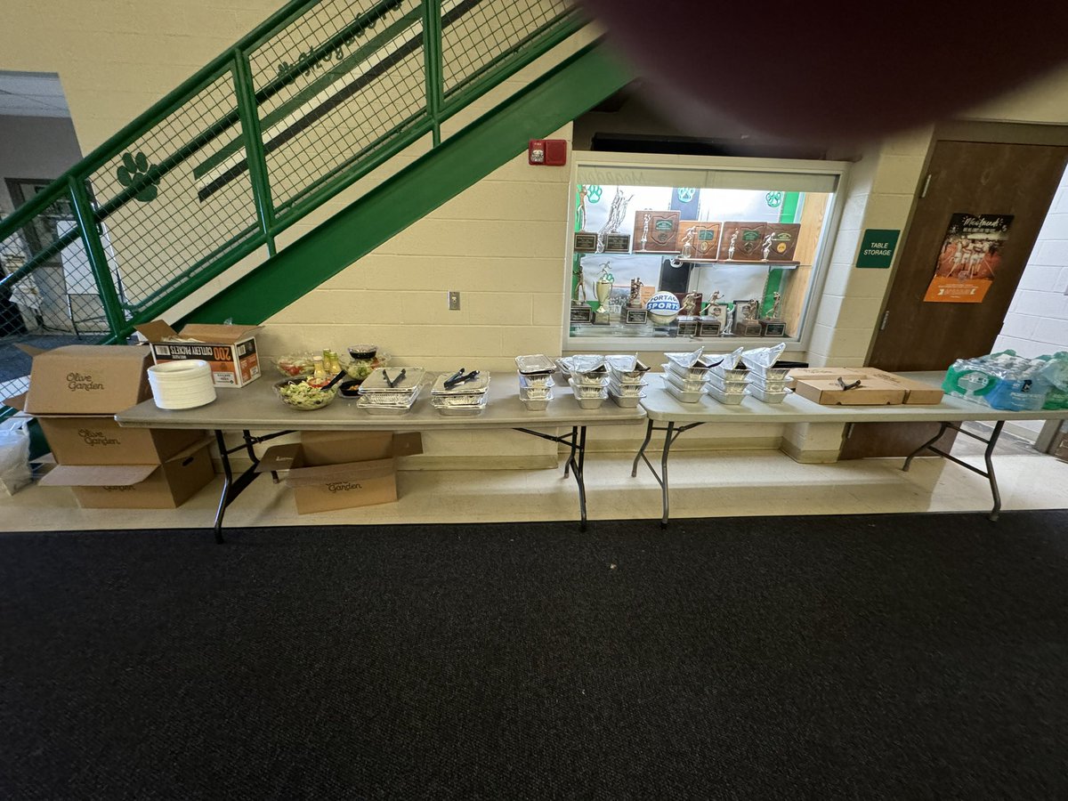The Booster Club proudly sponsored team meals tonight for our Regional qualifying softball and track teams. Good Luck Wildcats!  You have made Mogadore proud💚🐾 #chickfila  #olivegarden <a href="/Mogadore_Track/">Mogadore_Track</a> <a href="/Moggysoftball/">Mogadore Softball</a>