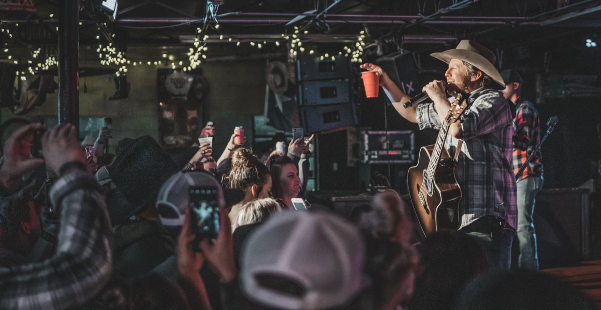 HELOTES, TX! Gonna be a good time @floores on June 1st. Grab your dancin partner and come out to the show 🤠 bit.ly/3Ub6E8R