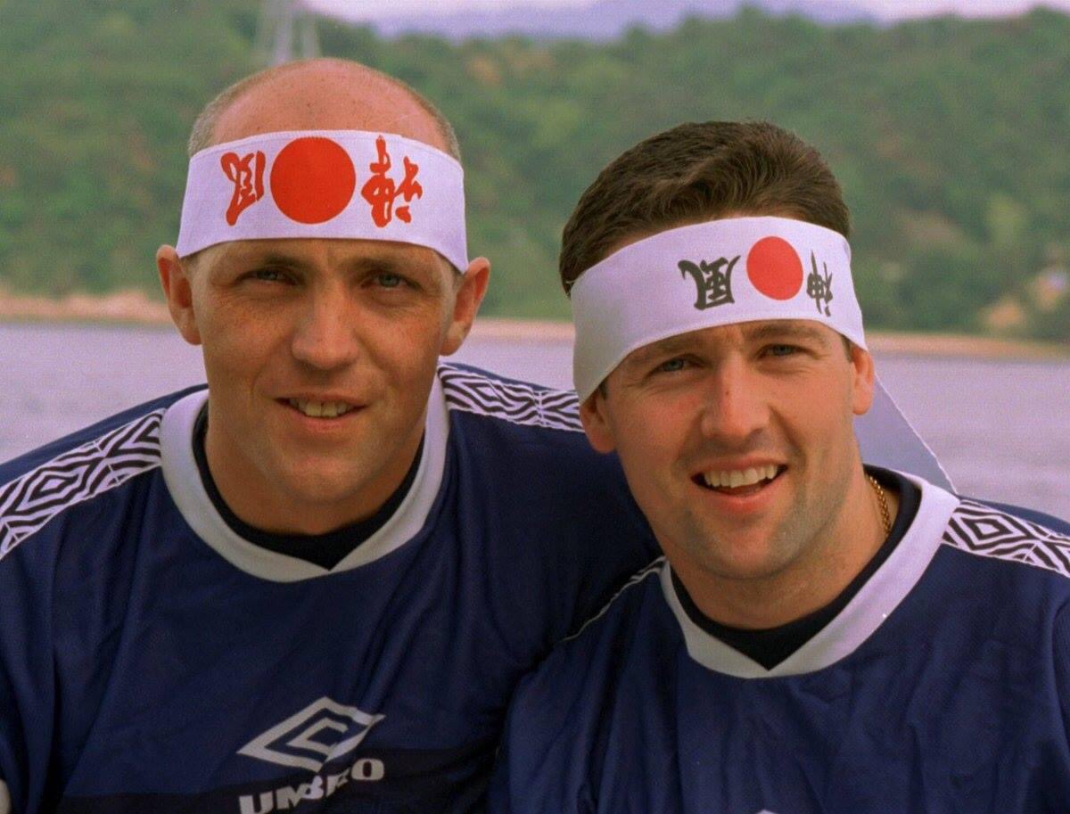 I remember the 1995 Kirin Cup. Here’s a photo of two of the players showing how to properly wear the 鉢巻.