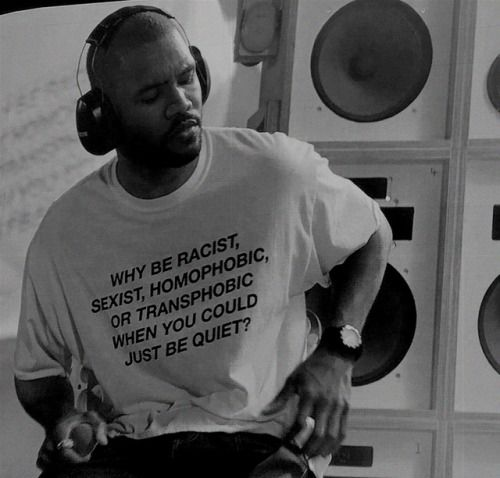 rapworldbr's tweet photo. “Por que ser racista, sexista, homofóbico ou transfóbico quando você pode apenas ficar calado?” https://t.co/YDellyKVIr
