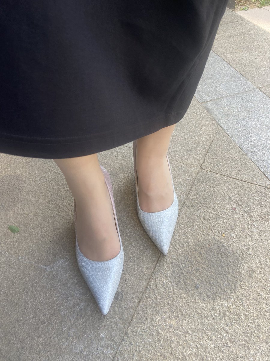 #丝袜 #高跟鞋 #原味袜 骚妻的丝袜，味道棒棒的🎉
