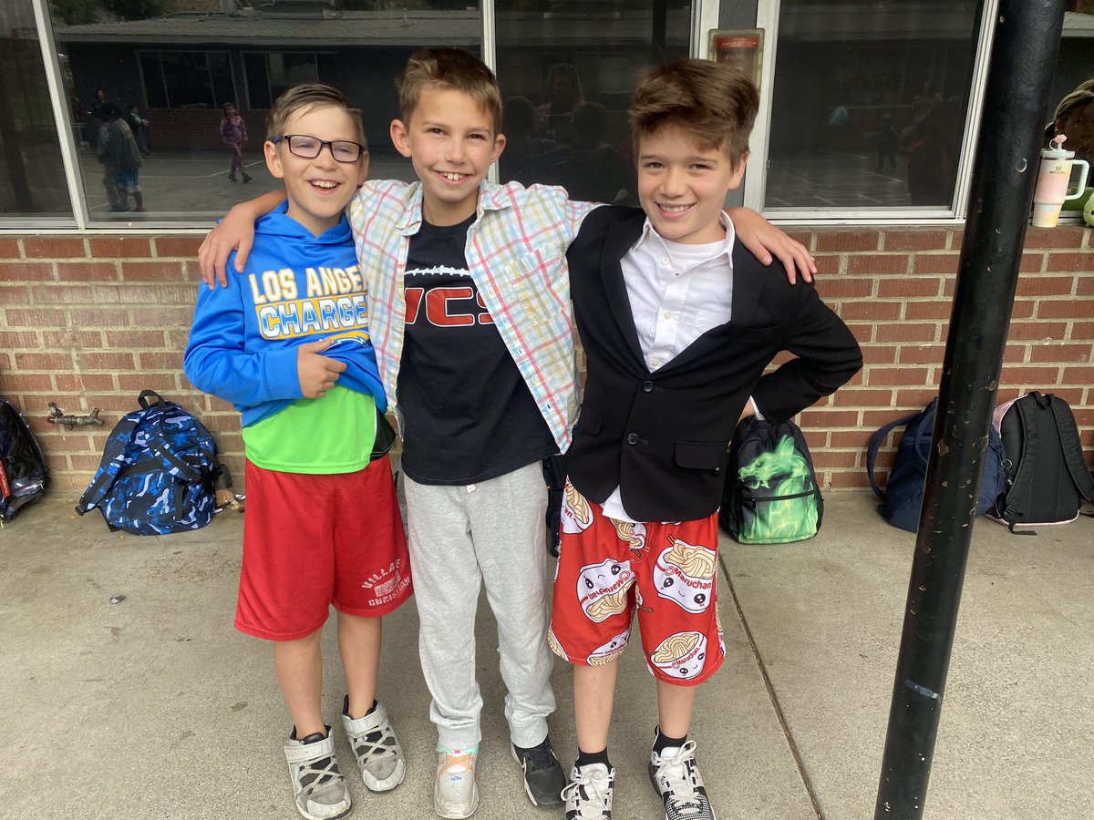 VCSCrusaders's tweet photo. So many AWESOME outfits in Elementary today for Clash Day! So fun seeing all the mismatch outfits and vibrant colors across campus! Looking forward to Red, White, and Blue Day tomorrow!
_____
#VCSFamily #CRUNITED #VCSElementary https://t.co/kHELRtF23J