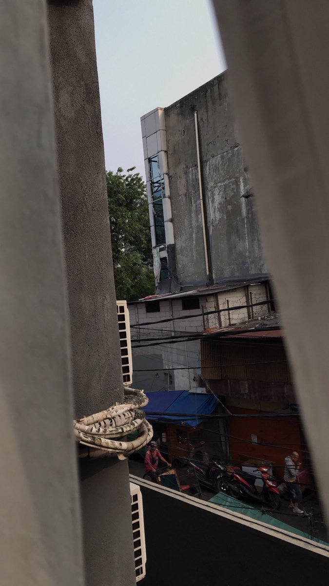 KacungRull's tweet photo. Siapa yg minta izin cuti bilangnya ada urusan keluarga😂, pdahl maen ke luar kota😂😂 https://t.co/gDvnD9GZal