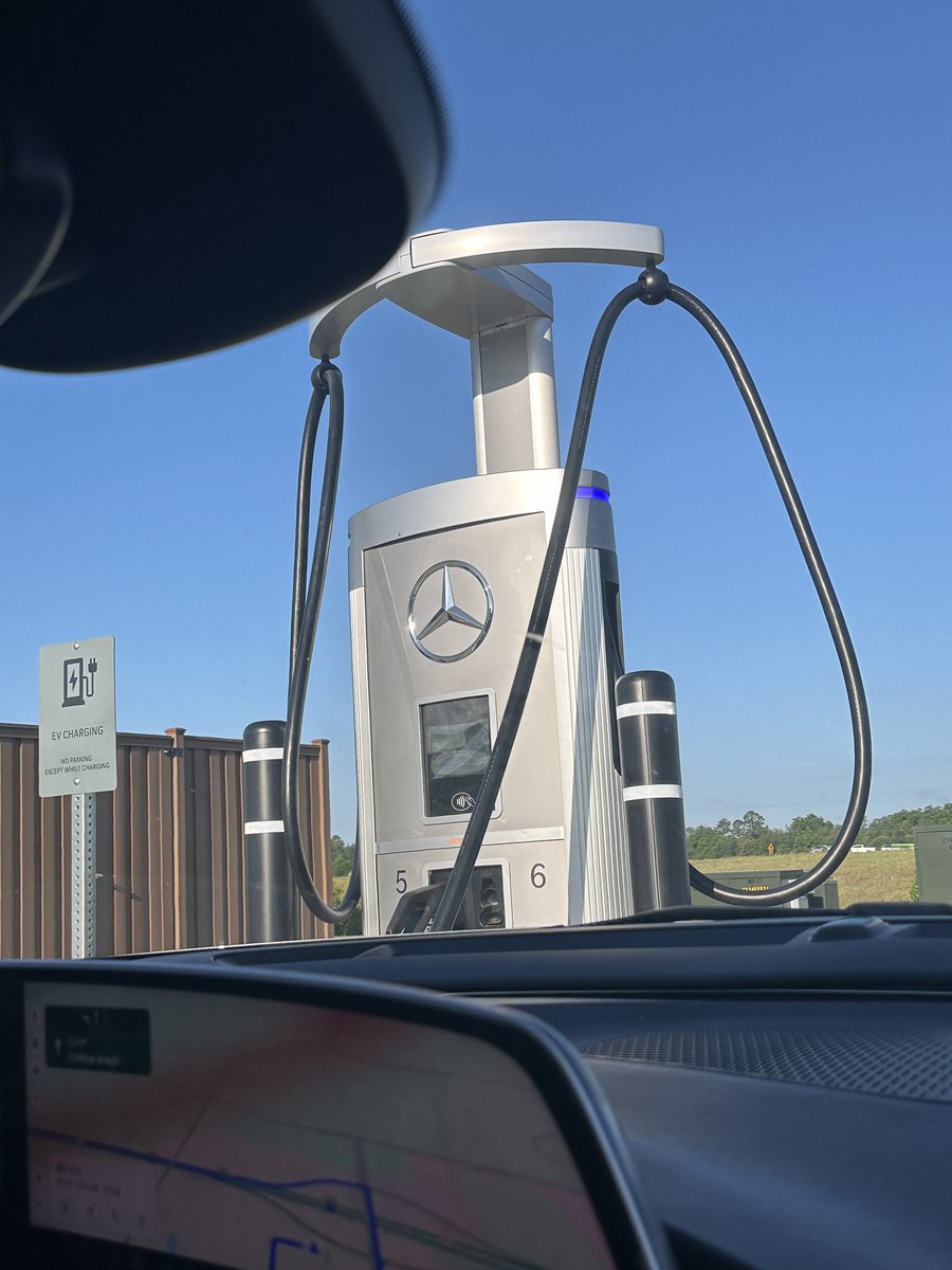 KCD_2's tweet photo. @AndyHow07099846 @kenbrittain @GuyDealership I stop at these anytime I can find it. One of my favorite chargers for my lightning and lyriq when I road trip. Bucees is such a perfect stop since by the time I'm done wondering and buying beaver nuggets I'm charged and ready to go. https://t.co/EftHsAESnN
