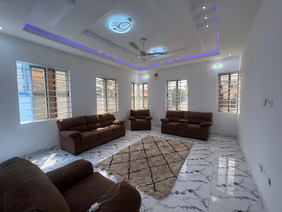 RENTMANN_'s tweet photo. For Rent

NICE THREE BEDROOM HOUSE FOR SALE.

📍 OYARIFA ACCRA 
$90,000(Non Negotiable )
SPECIFICATIONS FOR THE 3BEDROOM

-3bedroom all with en suite bathrooms.
- Visitors washroom 
- Laundry room with Dinning Area https://t.co/vY1SWfP8W6