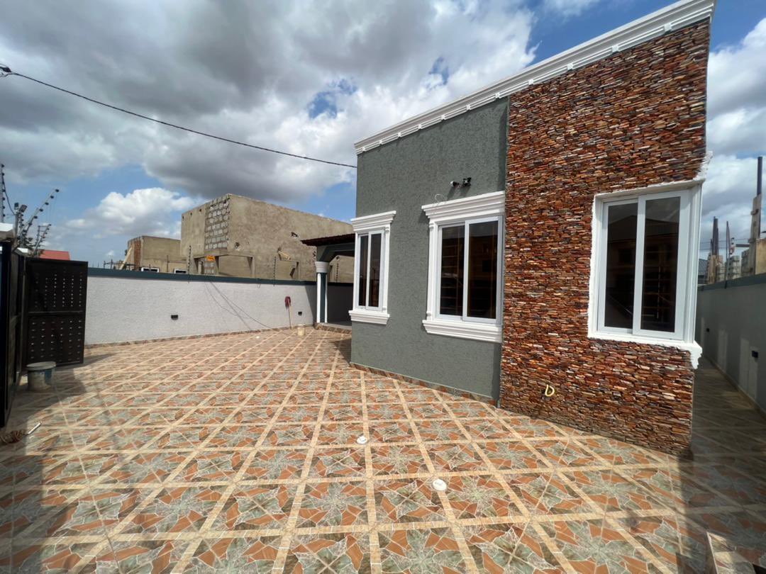 RENTMANN_'s tweet photo. - Modern fitted Kitchen cabinets
- Wardrobes in all the rooms
- Air-conditions installed 
- Electric fence
- Provision for A/C in the kitchen 
- Poly tank available for water storage 
•Connection for Ghana water in place
•Land tittle documents with a measurement of 40 x 85 https://t.co/KX3iIM8fJD