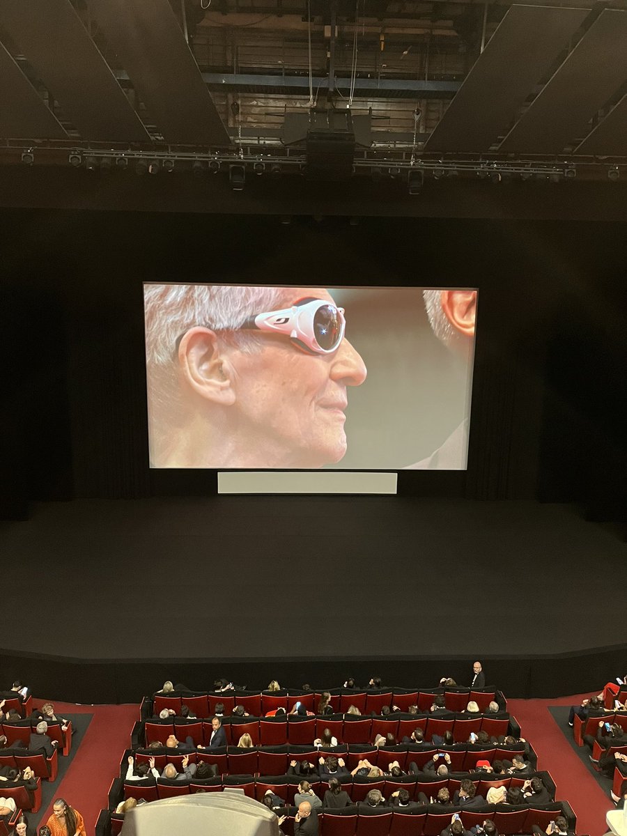 gabolvr's tweet image. Première de The Shrouds do Cronenberg no Festival de Cannes.