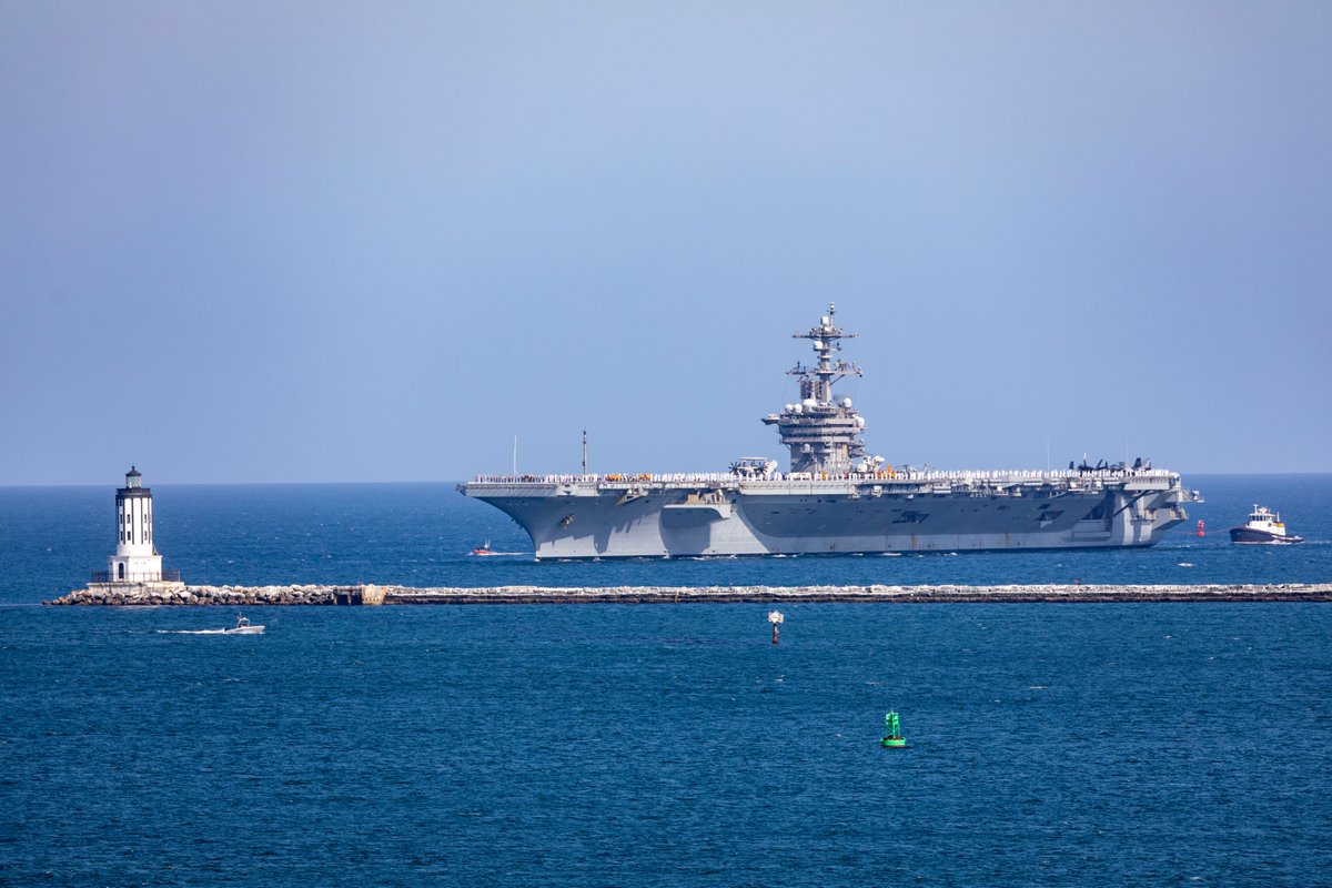PortofLA's tweet image. 🇺🇸⚓The Port of Los Angeles is proud to welcome @USNavy Nimitz-class aircraft carrier USS Carl Vinson (CVN 70) to Los Angeles for @LAFleetWeek! Public ship tours begin Friday. Best viewing location: Cabrillo Beach Fishing Pier. #LAFleetWeek2024