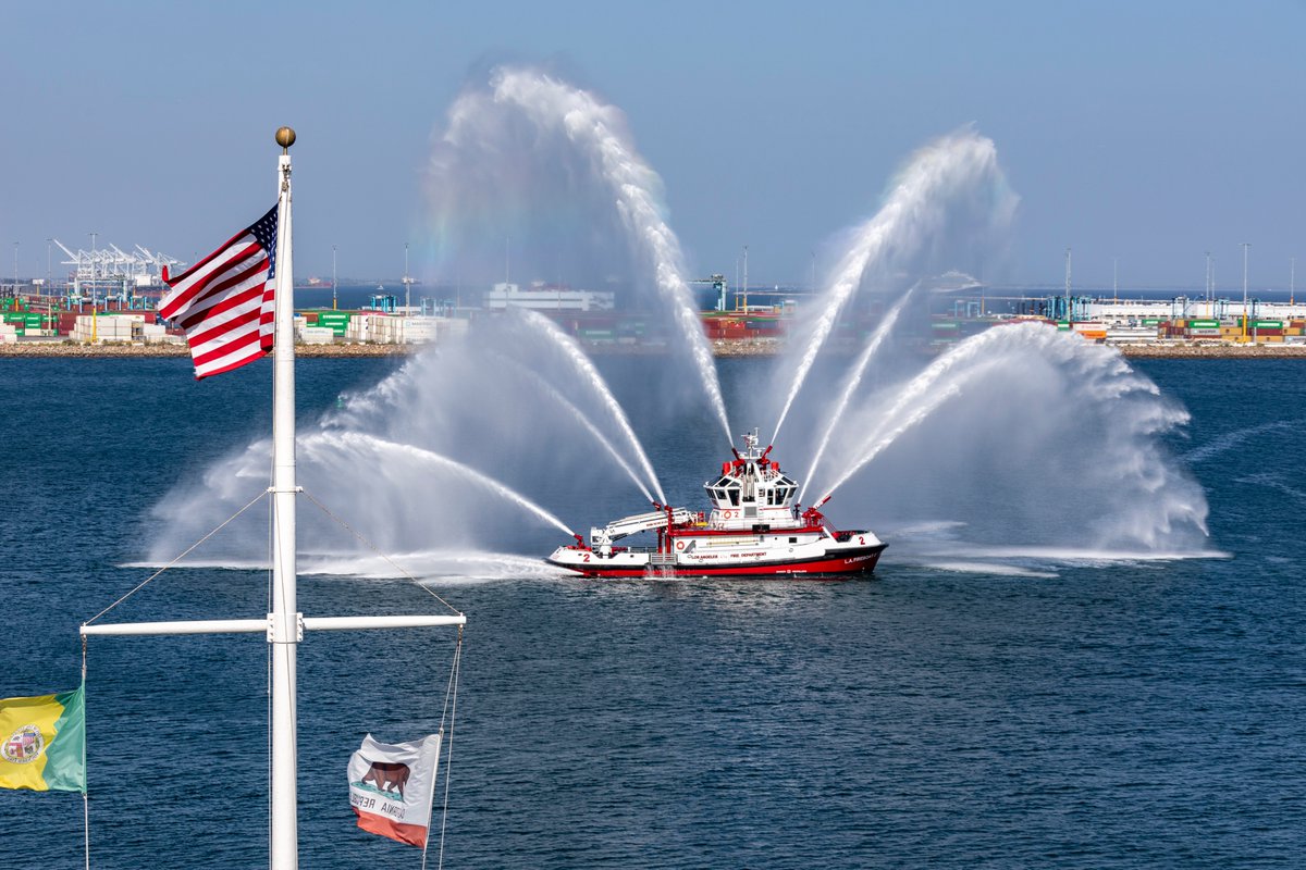 PortofLA's tweet image. 🇺🇸⚓The Port of Los Angeles is proud to welcome @USNavy Nimitz-class aircraft carrier USS Carl Vinson (CVN 70) to Los Angeles for @LAFleetWeek! Public ship tours begin Friday. Best viewing location: Cabrillo Beach Fishing Pier. #LAFleetWeek2024
