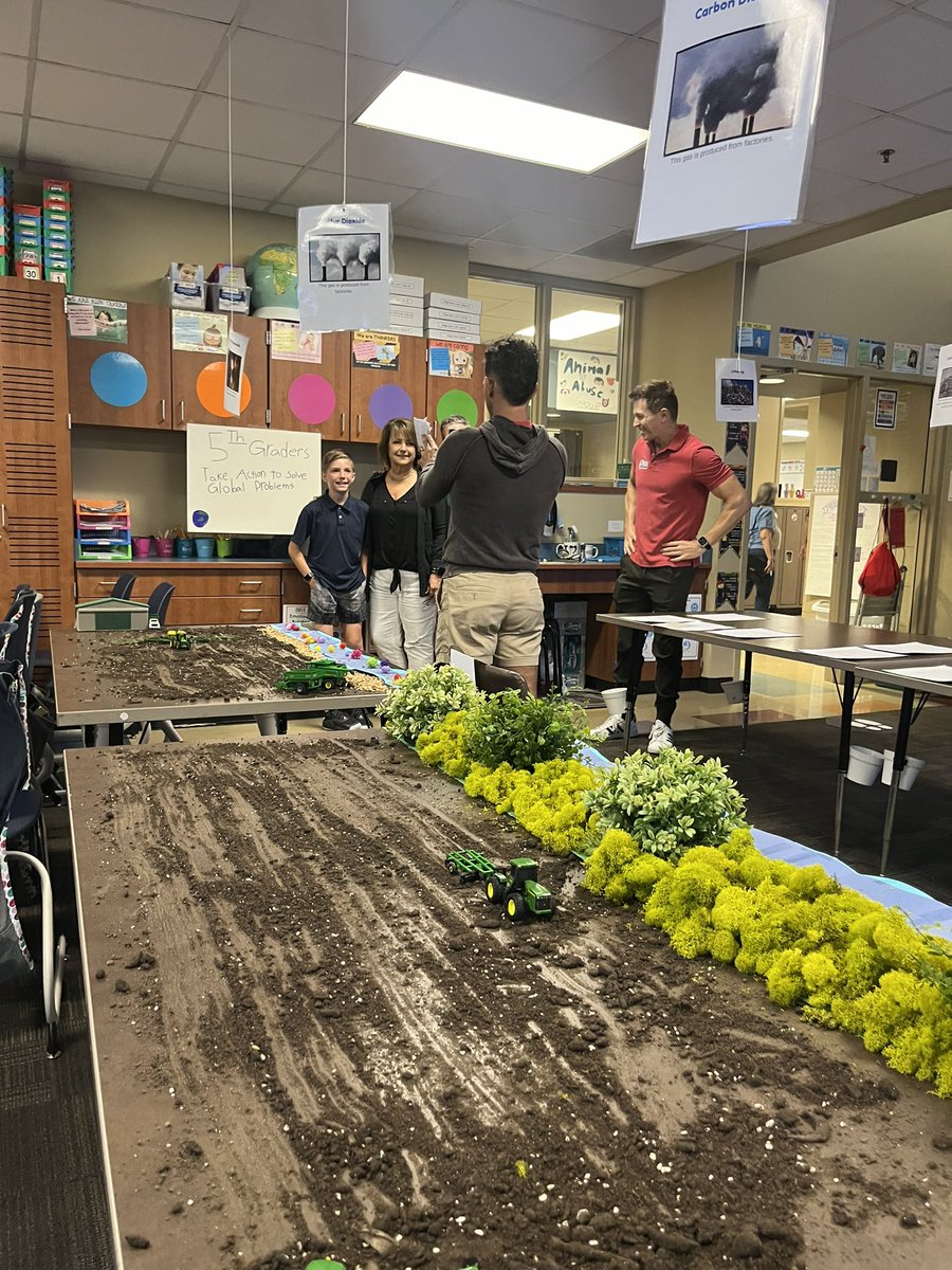 CVLittleLynx's tweet image. What an incredible night! Seeing the hard work, passion, research, and action our fifth graders did was exceptional! We also enjoyed seeing many College View Exhibition Alumni! Thank you to all for supporting our Primary Years Program! #cbcsd #IBpyp