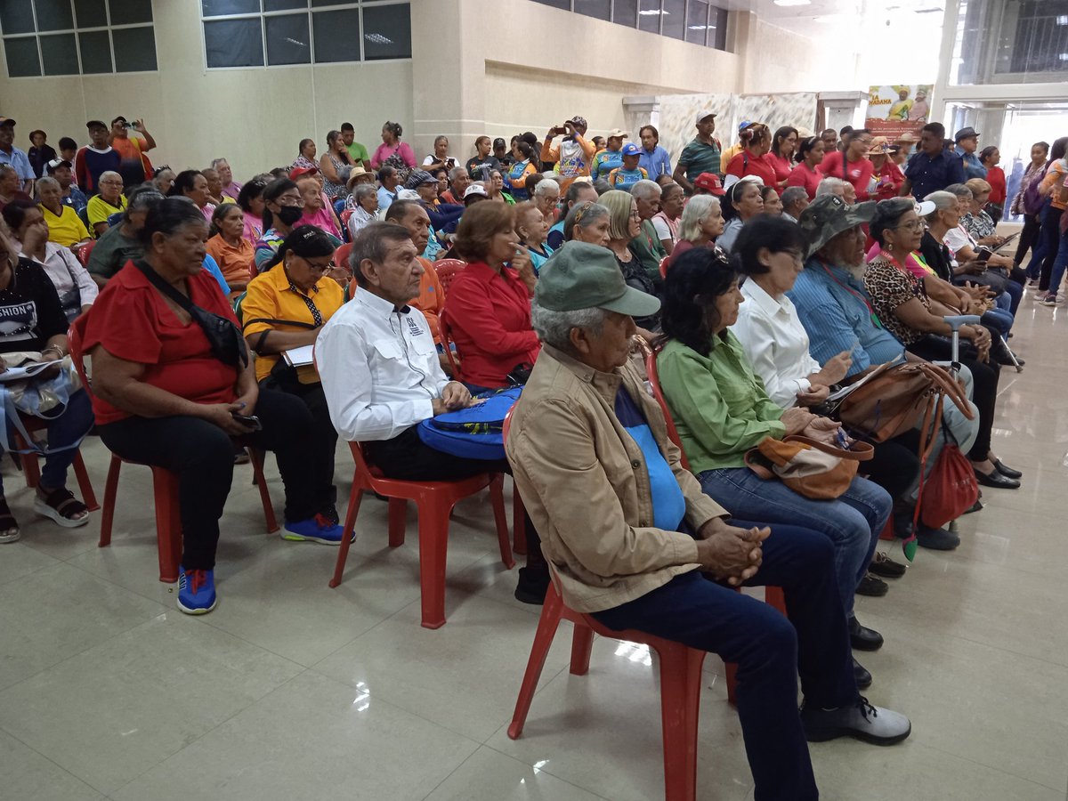 #21May | Hoy compartimos un momento especial en el Congreso Municipal de Abuelos y Abuelas de la Patria 
@NicolasMaduro #GestiónSergioHernández
#VenezuelaSeCrece