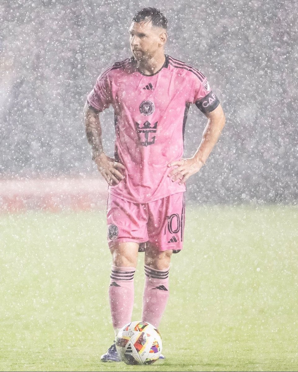 SUEÑO QUE BAILAMOS EN LA LLUVIA 
SUEÑO QUE BAILAMOS EN LA LLUVIA
SUEÑO QUE BAILAMOS EN LA LLUVIAAA