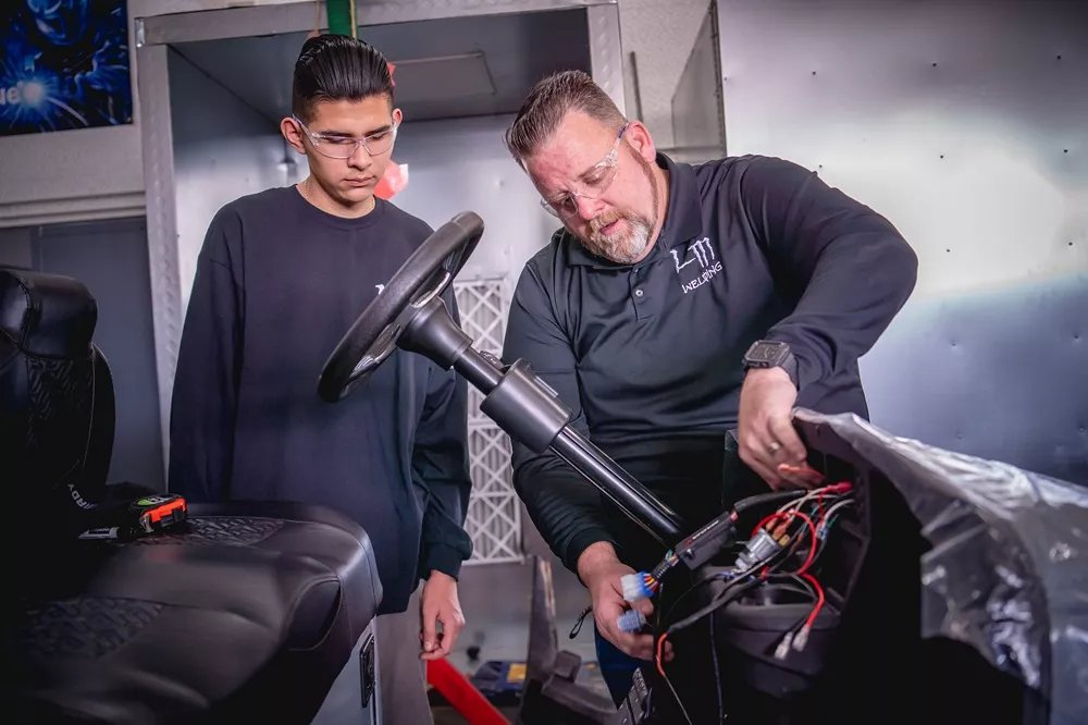 myworkmyfuture's tweet image. Meet Brent Tuttle, the high school welding teacher transforming La Mirada’s program with top-notch tools and inspiring future welders!

#SkilledTrades #Welding #EducationRocks
photo credit: thefabricator.com/thewelder/arti…