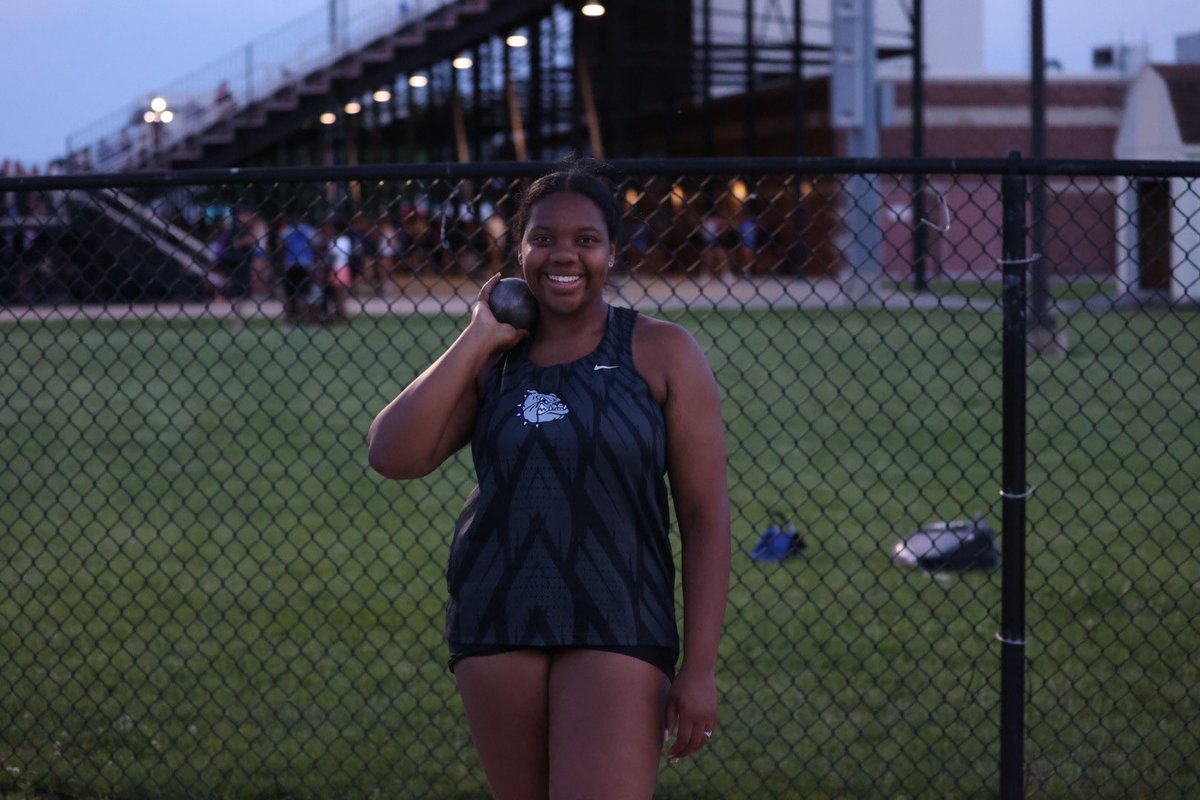 bhsdogs's tweet image. STATE BOUND

Loria Snowden placing 🥉 in shot put with a toss of 42-4.75!

#BulldogTough