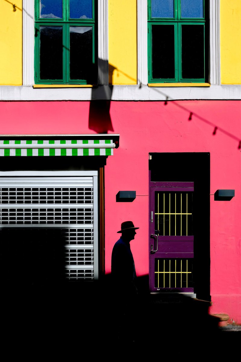 ©️Morten Adresen. Silhouettes in Oslo.
#MortenAdresen #photography 
#contemporaryphotography 
#contemporaryart #art
#streetphotography #photography