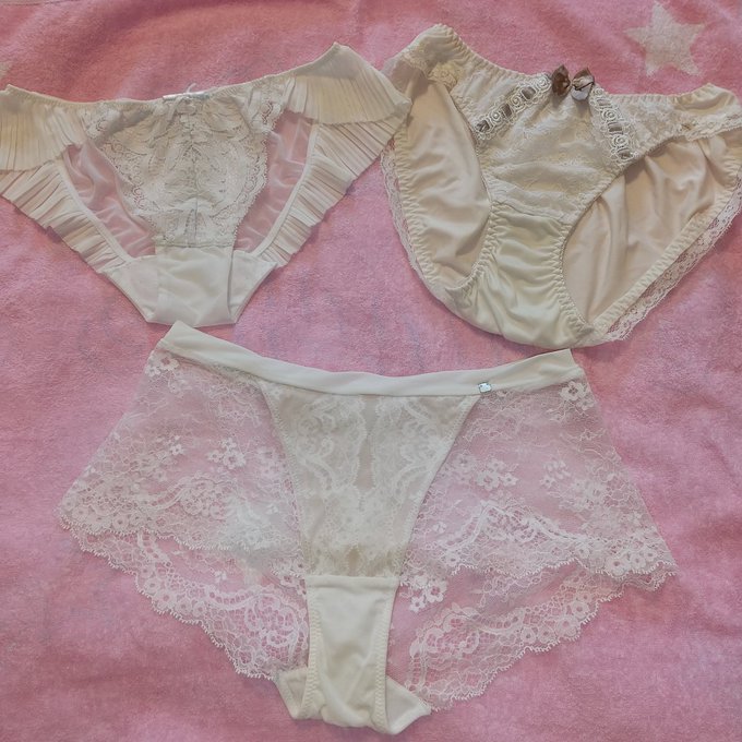 ♡商品名A ♡ショーツ3枚セット ♡白&times;白レース系(オフホワイト) ♡全て複数回着用済&middot;洗濯済 ♡サイズ表記タグ切り取り済でサイズ不明です(M～L位) ♡購入&rarr;https://t.co/KJOZcPvEUl #下着売ります<a href="/tag/%E4%B8%8B%E7%9D%80%E3%83%95%E3%82%A7%E3%83%81"class="tags"><span>#下着フェチ</span></a><a href="/tag/%E4%B8%8B%E7%9D%80%E5%A3%B2%E3%82%8A%E3%81%BE%E3%81%99"class="tags"><span>#下着売ります</span></a><a href="/tag/%E3%83%91%E3%83%B3%E3%83%84%E5%A3%B2%E3%82%8A%E3%81%BE%E3%81%99"class="tags"><span>#パンツ売ります</span></a><a href="/tag/%E4%B8%8B%E7%9D%80%E5%A3%B2%E3%82%8A%E5%AD%90"class="tags"><span>#下着売り子</span></a><a href="/tag/%E4%B8%8B%E7%9D%80%E8%B2%A9%E5%A3%B2"class="tags"><span>#下着販売</span></a><a href="/tag/%E3%83%91%E3%83%B3%E3%83%84%E8%B2%A9%E5%A3%B2"class="tags"><span>#パンツ販売</span></a><a href="/tag/%E4%BD%BF%E7%94%A8%E6%B8%88%E3%81%BF%E4%B8%8B%E7%9D%80"class="tags"><span>#使用済み下着</span></a>