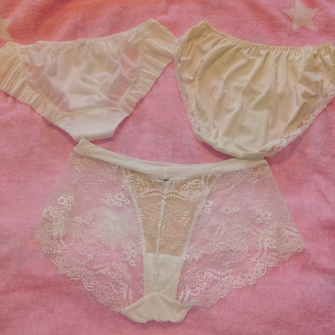 ♡商品名A ♡ショーツ3枚セット ♡白&times;白レース系(オフホワイト) ♡全て複数回着用済&middot;洗濯済 ♡サイズ表記タグ切り取り済でサイズ不明です(M～L位) ♡購入&rarr;https://t.co/KJOZcPvEUl #下着売ります<a href="/tag/%E4%B8%8B%E7%9D%80%E3%83%95%E3%82%A7%E3%83%81"class="tags"><span>#下着フェチ</span></a><a href="/tag/%E4%B8%8B%E7%9D%80%E5%A3%B2%E3%82%8A%E3%81%BE%E3%81%99"class="tags"><span>#下着売ります</span></a><a href="/tag/%E3%83%91%E3%83%B3%E3%83%84%E5%A3%B2%E3%82%8A%E3%81%BE%E3%81%99"class="tags"><span>#パンツ売ります</span></a><a href="/tag/%E4%B8%8B%E7%9D%80%E5%A3%B2%E3%82%8A%E5%AD%90"class="tags"><span>#下着売り子</span></a><a href="/tag/%E4%B8%8B%E7%9D%80%E8%B2%A9%E5%A3%B2"class="tags"><span>#下着販売</span></a><a href="/tag/%E3%83%91%E3%83%B3%E3%83%84%E8%B2%A9%E5%A3%B2"class="tags"><span>#パンツ販売</span></a><a href="/tag/%E4%BD%BF%E7%94%A8%E6%B8%88%E3%81%BF%E4%B8%8B%E7%9D%80"class="tags"><span>#使用済み下着</span></a>