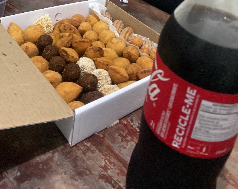 É difícil fazer dieta e ter uma alimentação saudável com essa minha turma noturna kkkk🤭