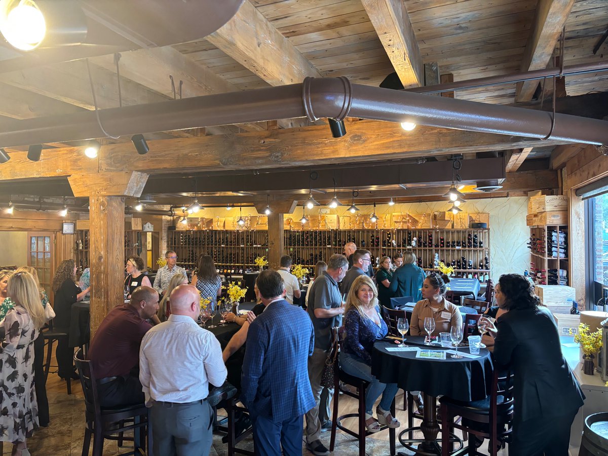 We had an amazing time at the Wine &amp; Dine hosted by our Flight Attendant Committee. 🍷🥘 Held at The Wine Exchange w/ food provided by Georgis Catering, we chatted all things business aviation.

Thank you to sponsors Aircare International, West Star Aviation, &amp; DuPage Aerospace👏