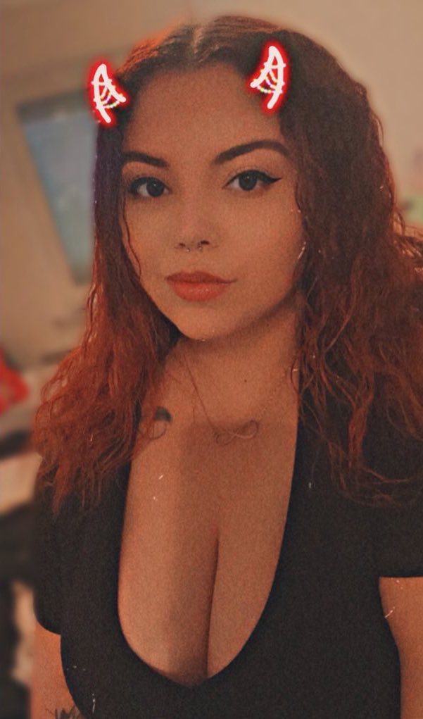 RealGoddessJojo's tweet photo. **RTGAME**
2/2/2 - 2 Kommis
15 min 

Sohlenbilder sind gerne als Kommis gesehen 😏🦶🏻

#feet #moneydom #rtgame #goddess #loser #kontofick #zahlsau #melkung #zahlsklave https://t.co/9XXCkEJI3A