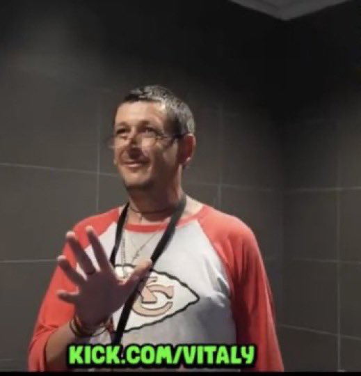 ilySalt's tweet photo. Adin Ross, Vitaly &amp; Charleston White caught another PREDATOR trying to have S*X with a 15 year old in a McDonalds BATHROOM.. 😳🤨 https://t.co/yupzAXoZ4O