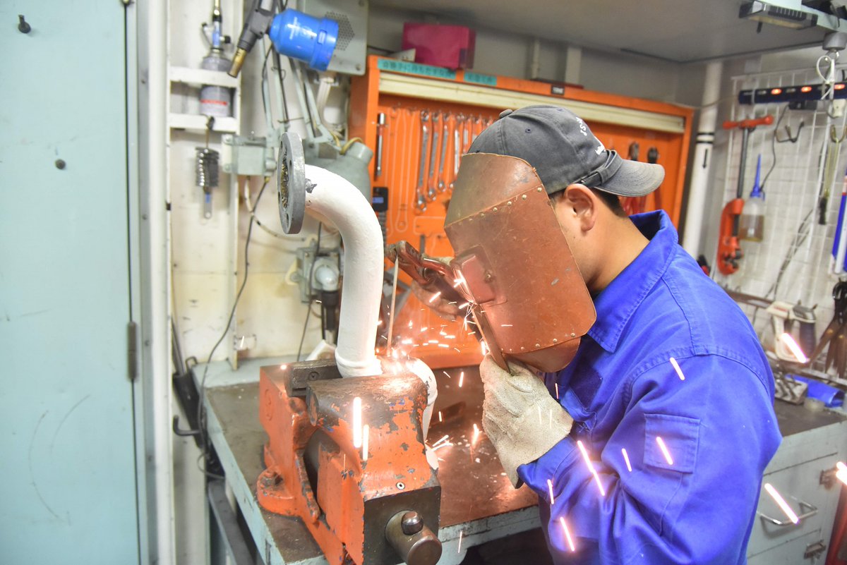 jmsdf_pao_eng's tweet photo. For mission success, daily maintenance is essential!!
#JSSAZANAMI #EssentialPreparation #DamageControl https://t.co/g7yaCzZMFp