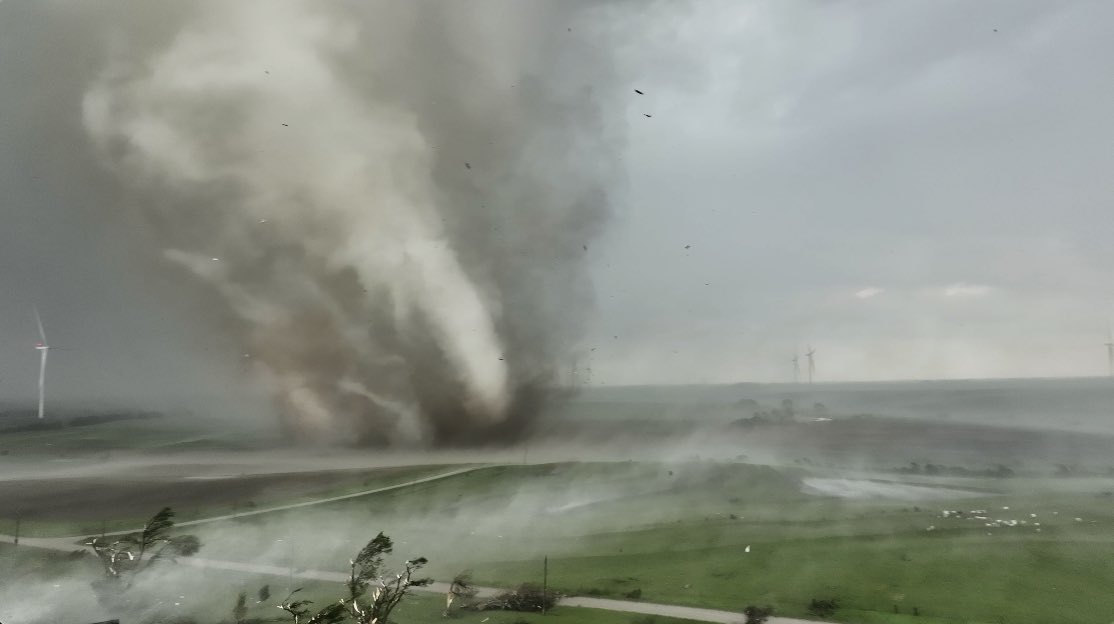 Check out these frame captures from the Dominator Drone video while orbiting the #tornado southwest of Greenfield, Iowa <a href="/theScantman/">Storm Tracker Mike Scantlin</a>
