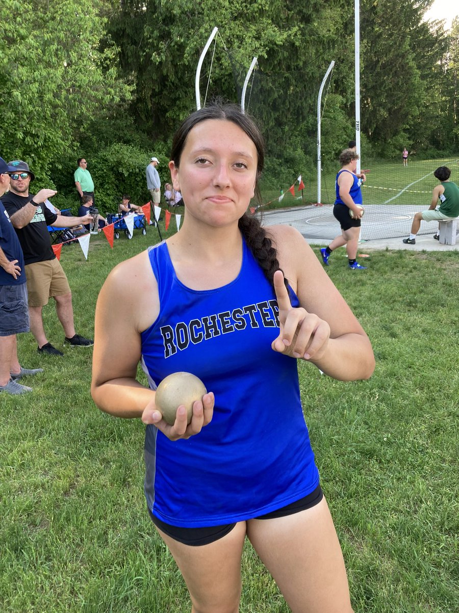 Congratulations to Ellie Mendoza on winning both the shot and discus at todays Freshman Oakland County Championship @OAAathletics @MIPrepZone @RHSFalcons @SOFisgood @MrWrinkleRHS