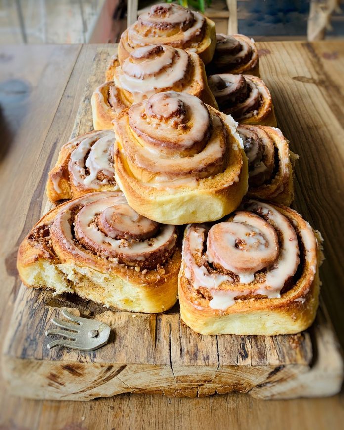 Cinnamon roll recipe perfected through limited ingredients! Try this dessert with milk and butter for warm, sweet deliciousness. pioneerthinking.com/homemade-cinna… #baking #cinnamonrolls #cooking