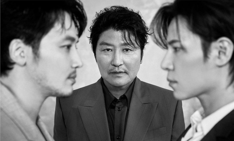 우리 배우님 콧대가 이렇게 높아요! 세상에 어떻게 저렇게 예쁘고 오똑하고 잘생길 수 있죠. 콧대가 높아서 반대쪽 눈이 흔적도 없이 안보이는 것도 잘생겼어요