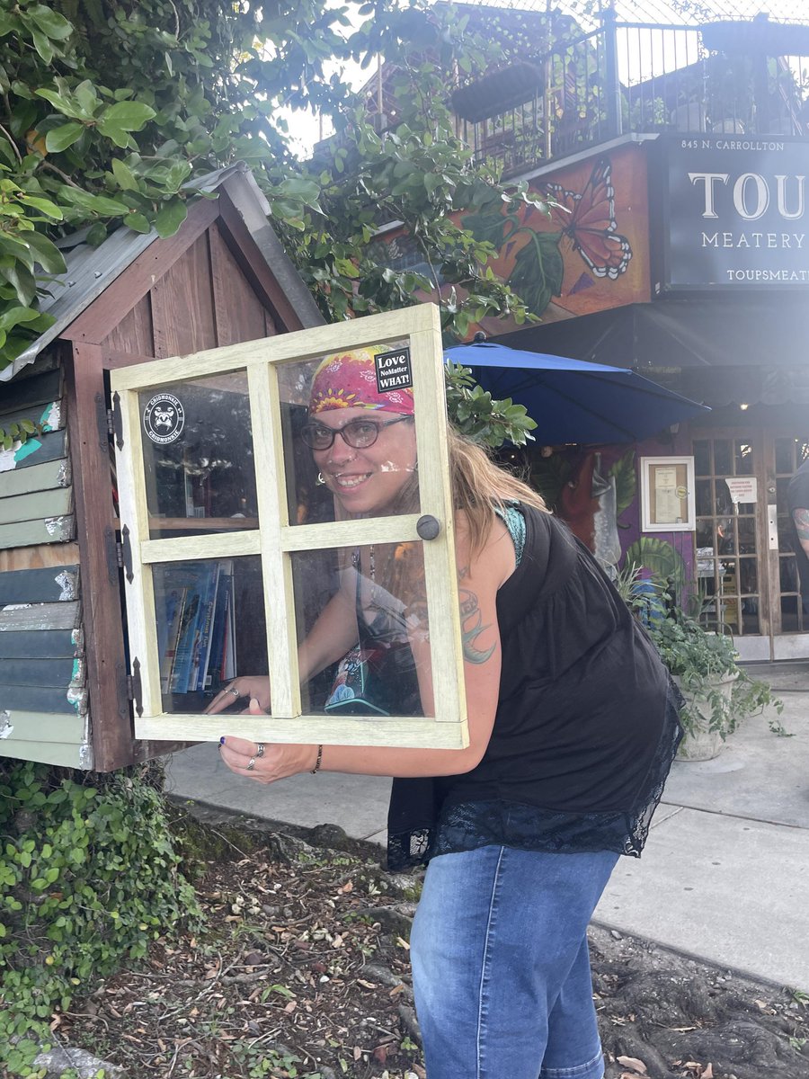 There was a #littlefreelibrary outside @toupsmeatery in New Orleans last night that I just *HAD* to straighten up. 

📷 : Carolyn