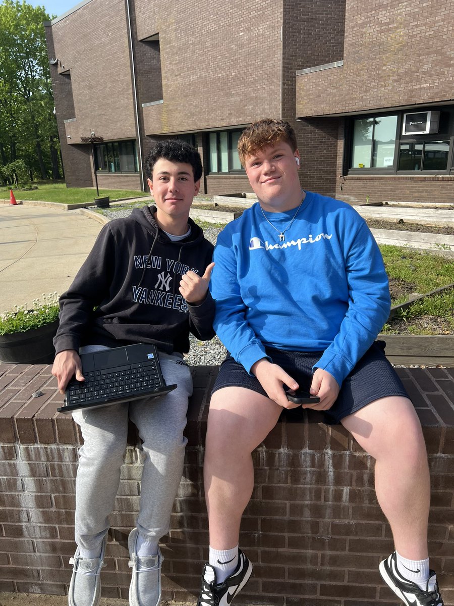 Robert Warner tweet media