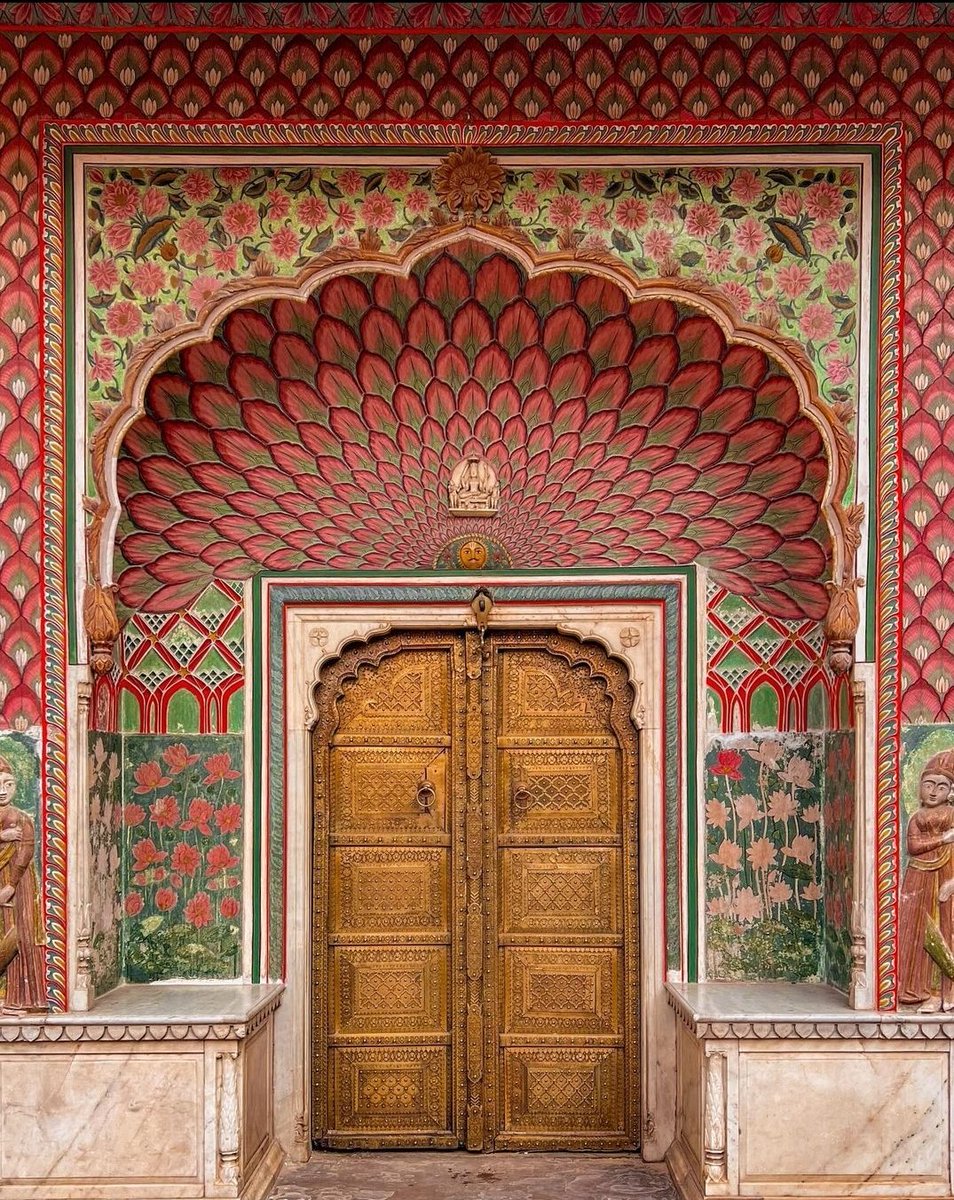 Doors of Jaipur 🪘🦢🦚🪞