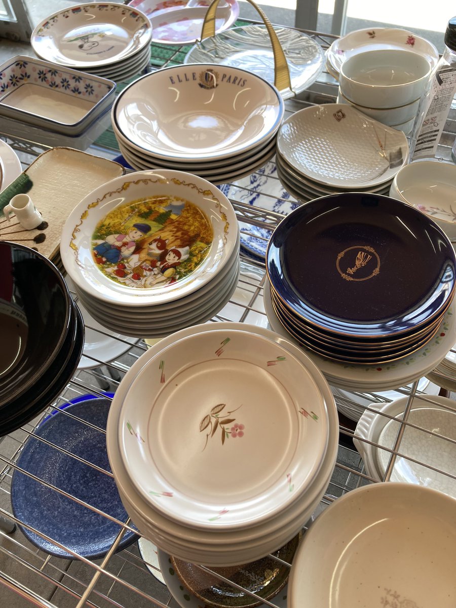 happinetoma's tweet photo. こんにちはハピネ苫小牧店です☺️
玄関前に食器コーナーを新設しました🍽️
オシャレな食器2個100円で販売中です🎶

#苫小牧 #食器 https://t.co/Xr0VHWtzyI