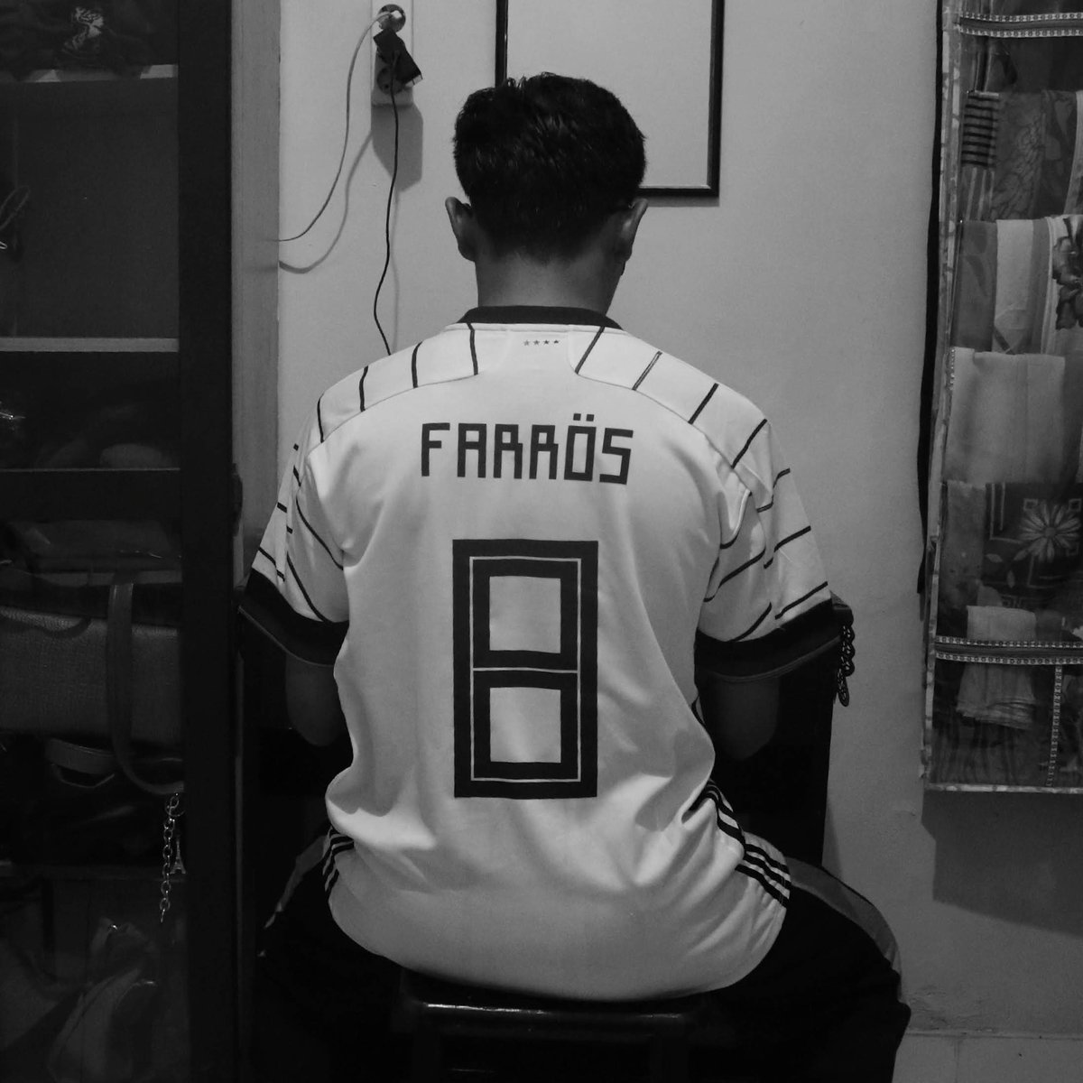 farrosahm's tweet photo. terima kasih panutan main bola + acuan nameset &amp; nomor punggung klo beli jersey 🤧 https://t.co/CVxcHMlblk