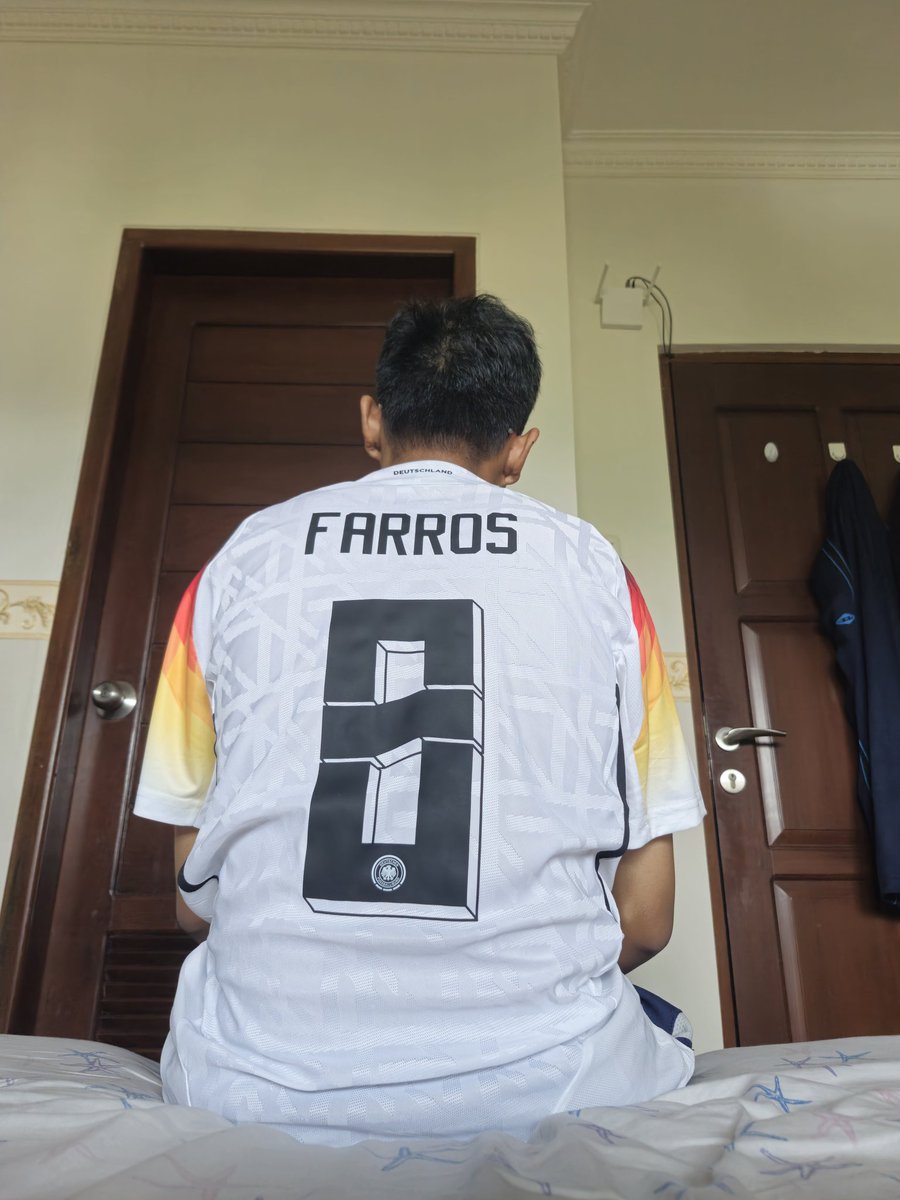 farrosahm's tweet photo. terima kasih panutan main bola + acuan nameset &amp; nomor punggung klo beli jersey 🤧 https://t.co/CVxcHMlblk