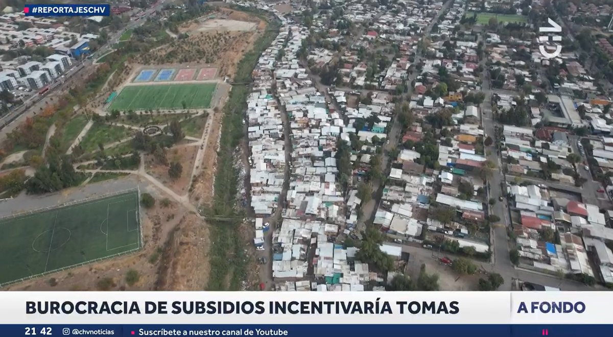 Es una vergüenza que personas que postularon a subsidios habitacionales esten esperando 10, 15 y hasta 18 años por una casa propia por pura BUROCRACIA del Estado. Pero otros que se toman terrenos se saltan la fila y los ponen de prioridad. #ReportajesCHV