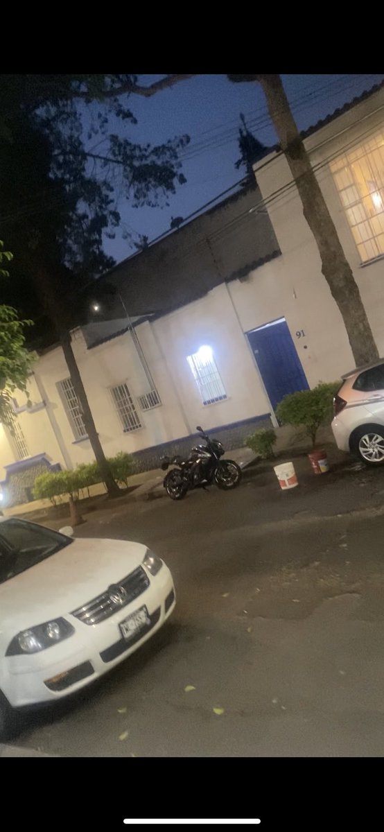 fedepantera's tweet photo. @lambluis @UCS_GCDMX @SSC_CDMX @OVIALCDMX @C5_CDMX @LaSEMOVI En calle 25 número 94 colonia san Pedro de los pinos continúan apartando los lugares de estacionamiento , urge q hagan algo https://t.co/NBpqe5Jft2