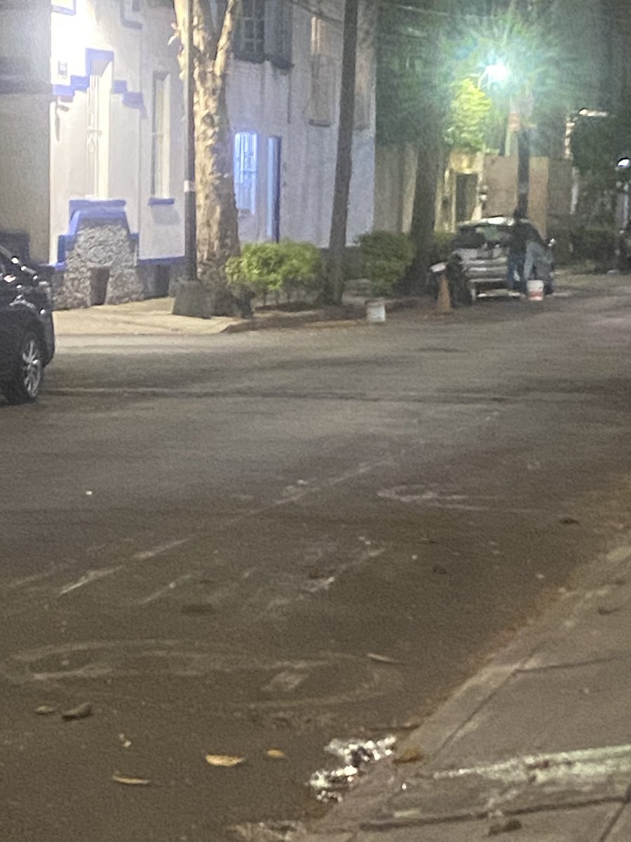 fedepantera's tweet photo. @lambluis @UCS_GCDMX @SSC_CDMX @OVIALCDMX @C5_CDMX @LaSEMOVI En calle 25 número 94 colonia san Pedro de los pinos continúan apartando los lugares de estacionamiento , urge q hagan algo https://t.co/NBpqe5Jft2