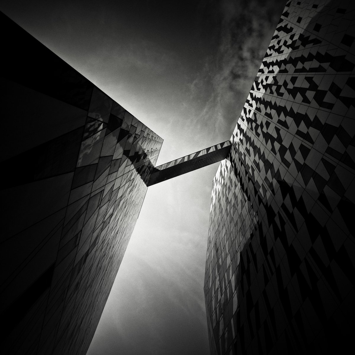 artlimitednet's tweet photo. Schesis by @alex_crisan_art
#wideangle #city #illustration #windows #architecture #cityscape #photography #fineart #alexandrucrisan #building #storm #winged #panoramic #steel #limitededition #mystery #artphotography #tower #artedition #anxiety… https://t.co/j9rei8Vovd https://t.co/ESsUDQDLIN