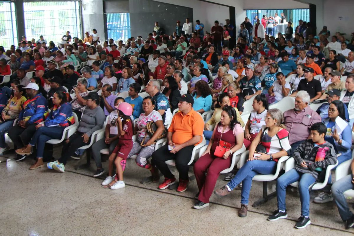 Organizándonos para vencer ✌️

Junto a la estructura Municipal y parroquial del <a href="/partidopsuv/">PSUV</a> continuamos afinando estrategias para fortalecer el trabajo en el territorio de cara al 28 de julio, para asegurar el triunfo absoluto de nuestro candidato, presidente <a href="/nicolasmaduro/">Nicolás Maduro</a>