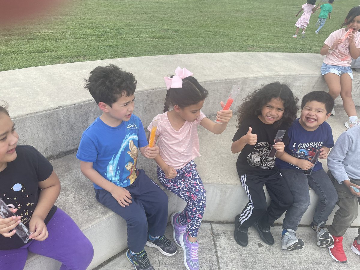 MrVaassen's tweet photo. ST Math celebration for those students who completed their journey!! A refreshing freezer pop on this warm day! ☀️☀️🐧🐧@Vardeman_AISD @EcVardeman @SibrianLeticia https://t.co/59DkuptBGE