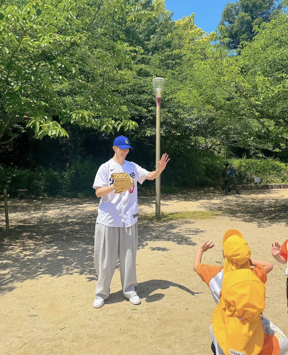 윤 tweet media
