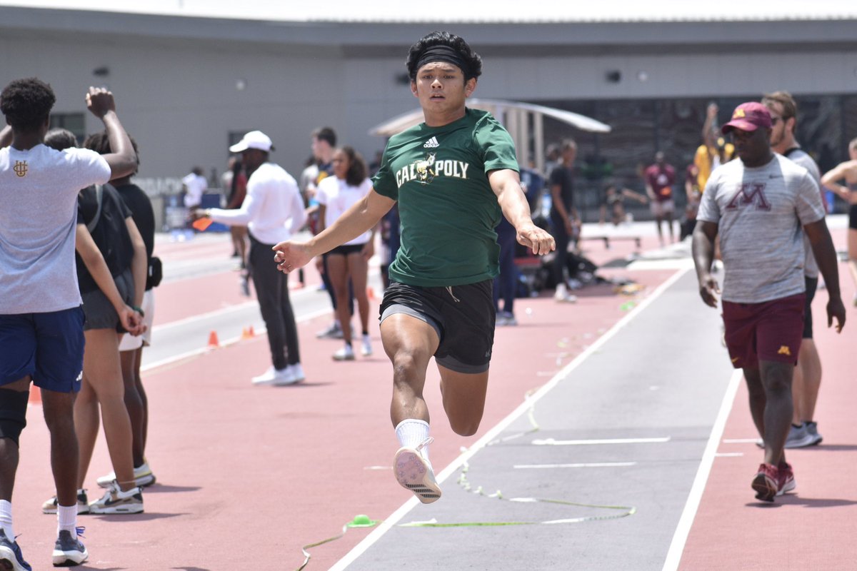 ☝️ team, ☝️ dream … Our men are ready to ride tomorrow in Fayetteville 🐎 #RideHigh x #NCAATF