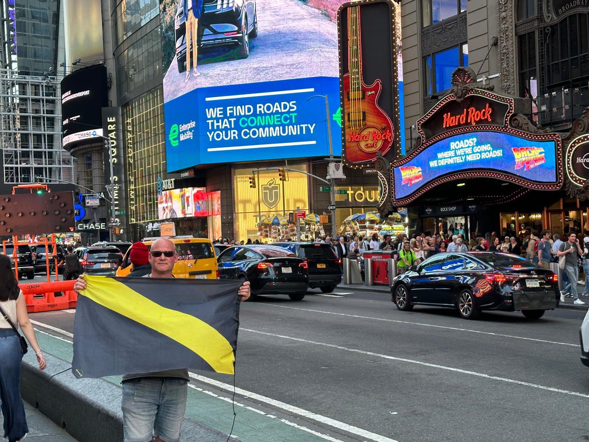 johnbbreda's tweet photo. 1-1 teleurstellend resultaat. Nog wel ff op @TimesSquareNYC #raiseyourflag #NACemm #NACpraat https://t.co/sHgNLVj0Gc
