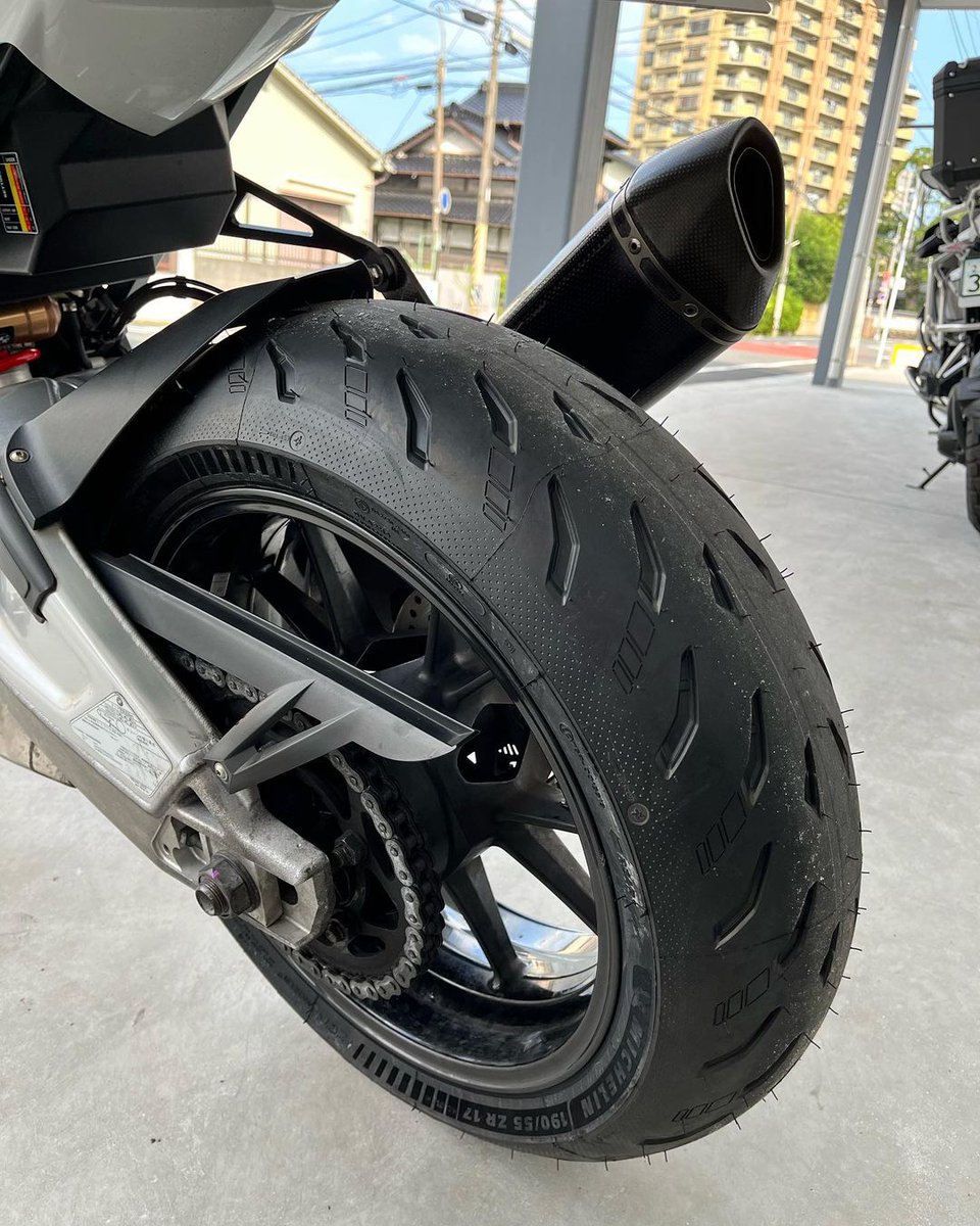oliver_lis54893's tweet photo. 来ました‼️ タイヤ交換、ミシュランパワー5👈🏻 このモードはかっこいいですか。いやぁ、待望の大好きミシュランですよ☺️ ミシュランが好きですが、 https://t.co/XKGXvxHWvA